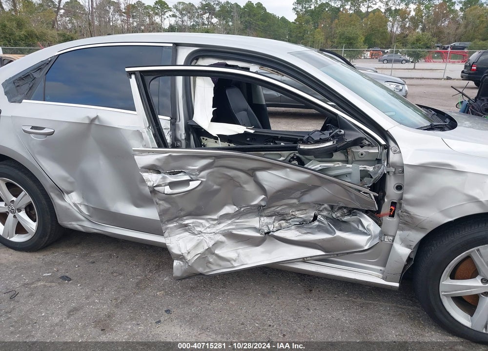 2013 VOLKSWAGEN PASSAT 2.5L SE VIN: 1VWBH7A32DC101562