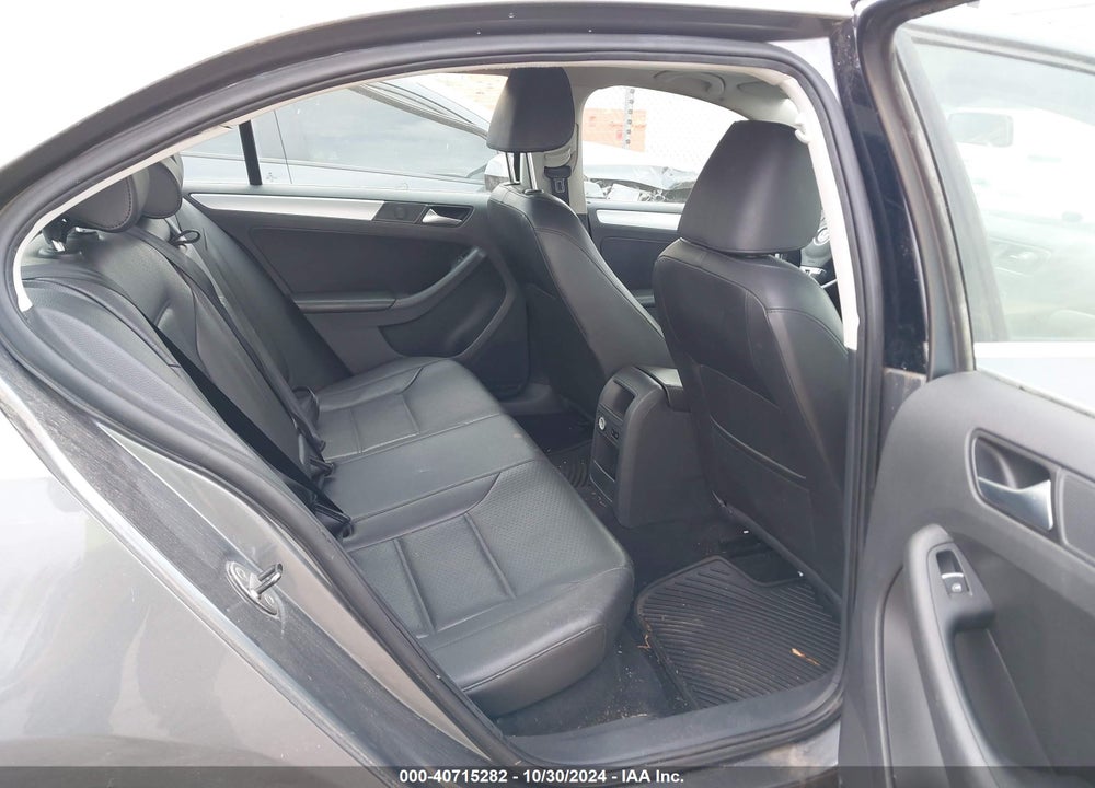 2014 VOLKSWAGEN JETTA 1.8T SE VIN: 3VWD17AJ5EM203529