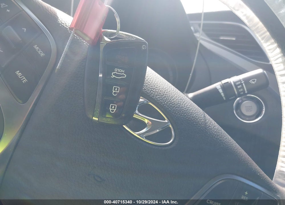2017 HYUNDAI AZERA VIN: KMHFG4JG0HA581719