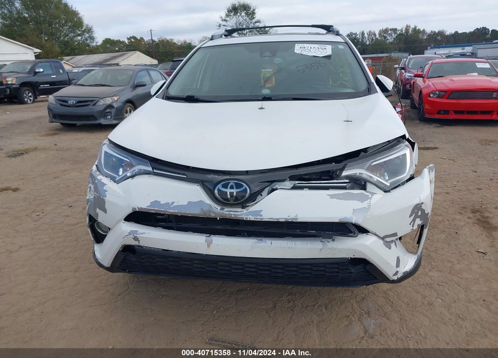 2018 TOYOTA RAV4 ADVENTURE/XLE VIN: JTMWFREV1JJ194423