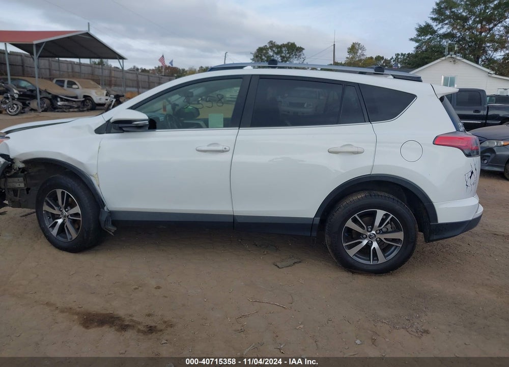 2018 TOYOTA RAV4 ADVENTURE/XLE VIN: JTMWFREV1JJ194423