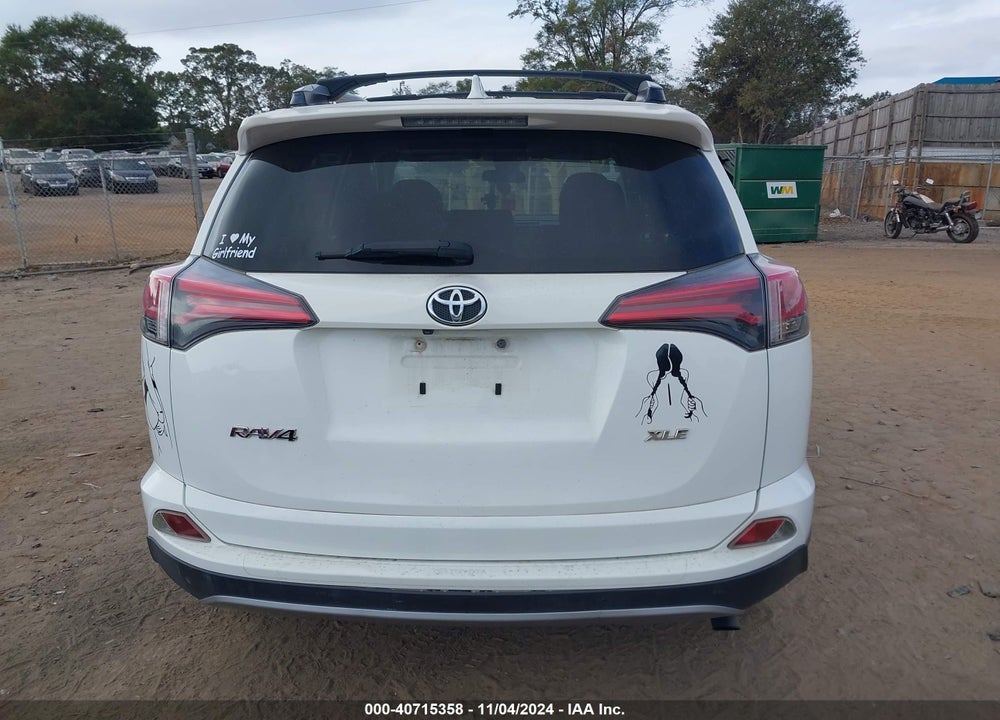 2018 TOYOTA RAV4 ADVENTURE/XLE VIN: JTMWFREV1JJ194423