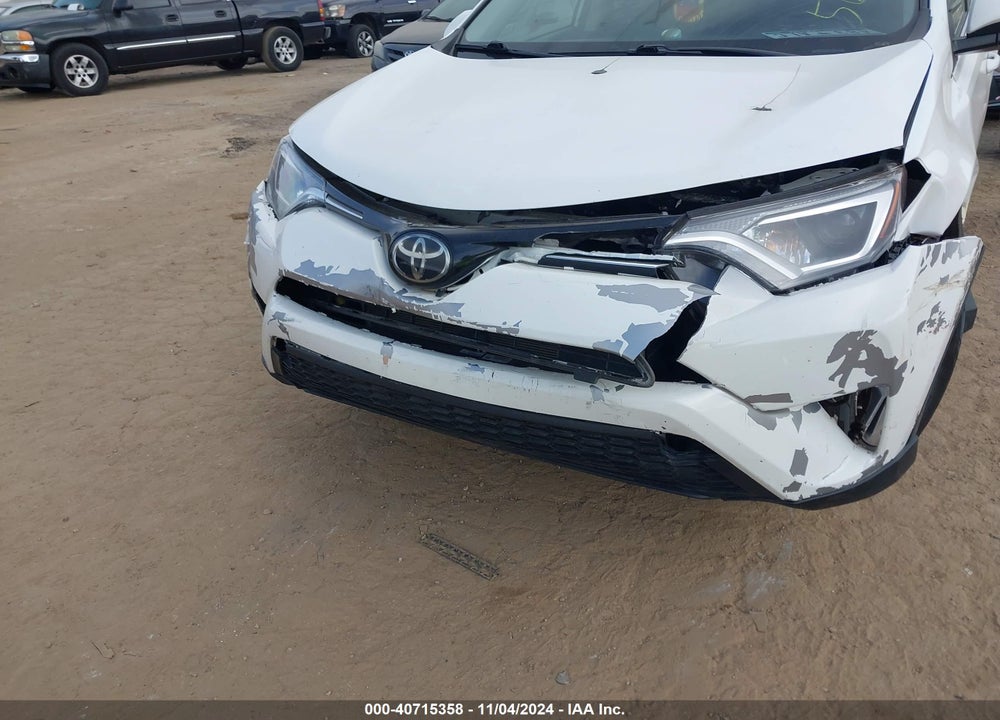 2018 TOYOTA RAV4 ADVENTURE/XLE VIN: JTMWFREV1JJ194423