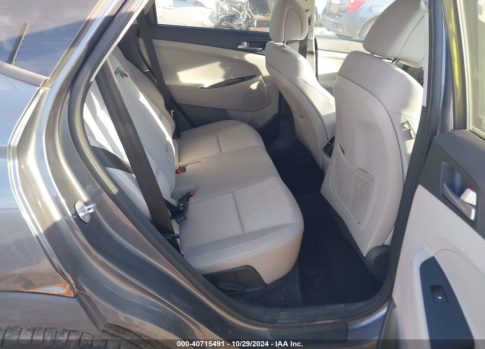 2018 HYUNDAI TUCSON VALUE VIN: KM8J33A26JU768102
