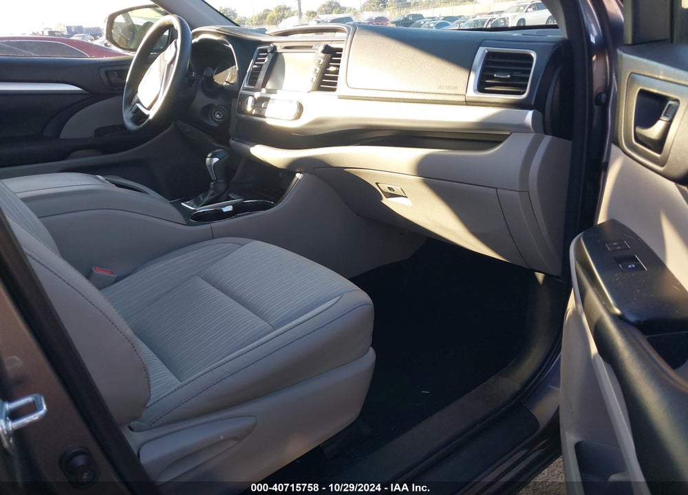 2016 TOYOTA HIGHLANDER LE PLUS V6 VIN: 5TDZKRFH3GS175773