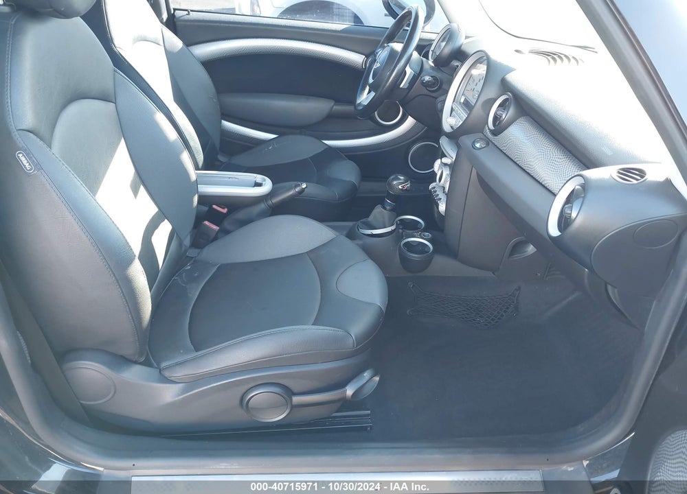 2010 MINI COOPER S VIN: WMWMF7C54ATW88887
