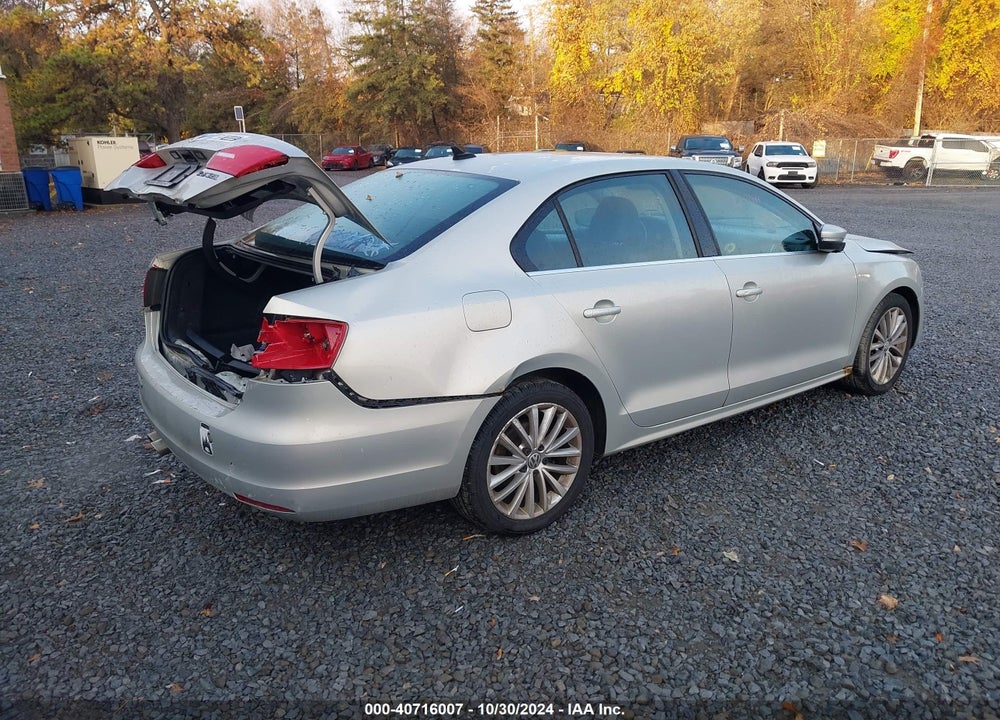 2011 VOLKSWAGEN JETTA 2.5L SEL VIN: 3VWLZ7AJ0BM357646