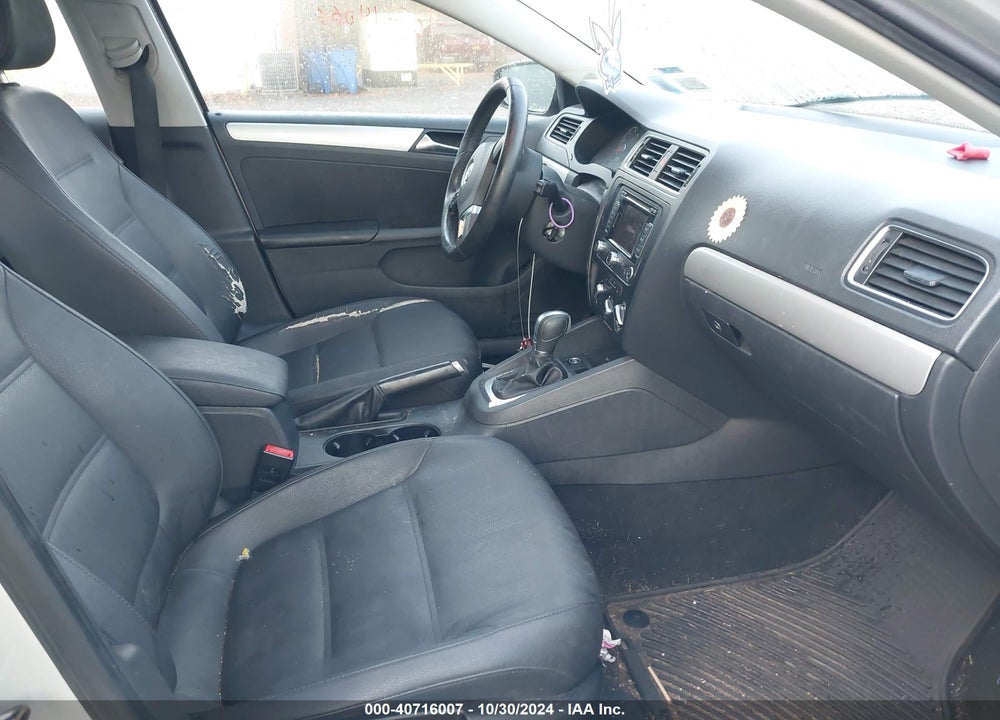2011 VOLKSWAGEN JETTA 2.5L SEL VIN: 3VWLZ7AJ0BM357646