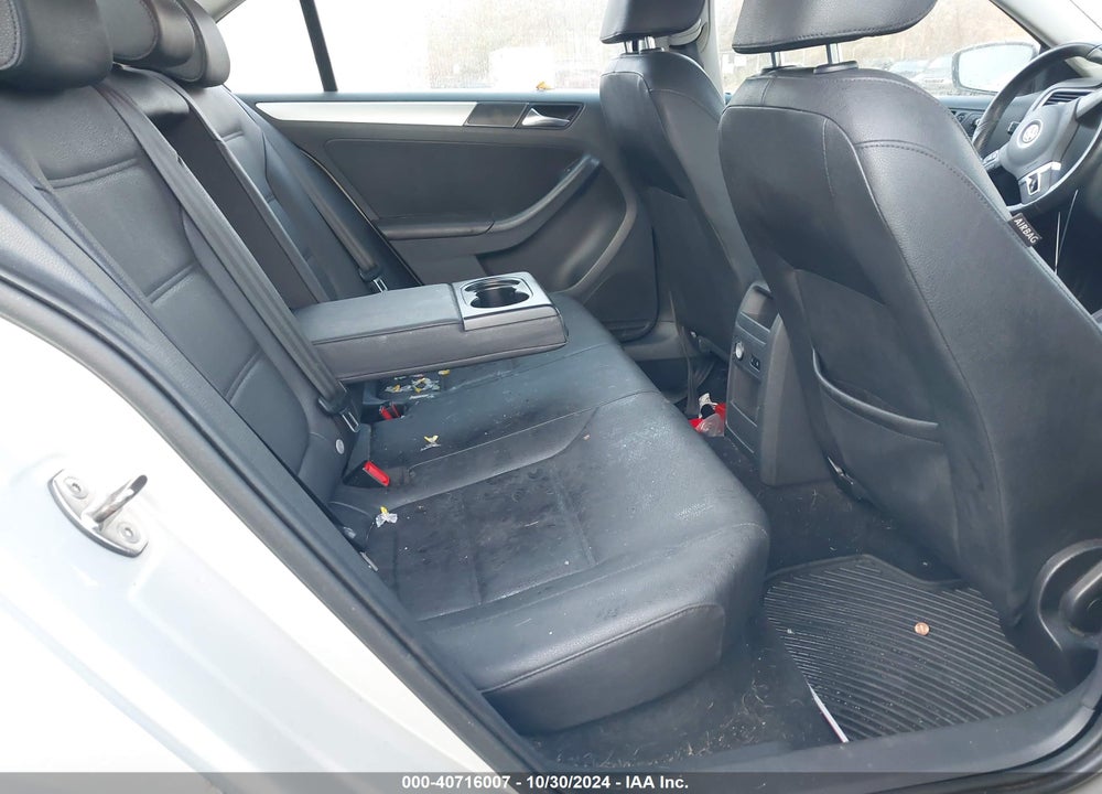 2011 VOLKSWAGEN JETTA 2.5L SEL VIN: 3VWLZ7AJ0BM357646