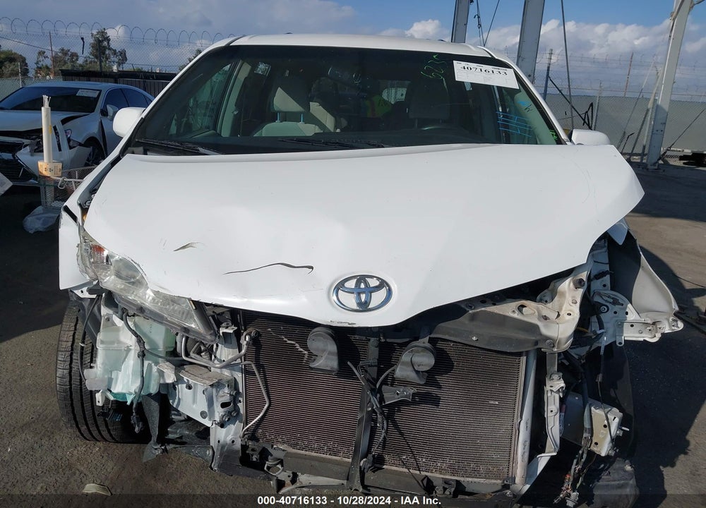 2015 TOYOTA SIENNA LE 8 PASSENGER VIN: 5TDKK3DC3FS596235