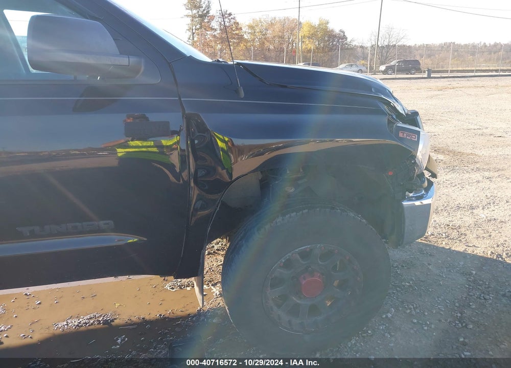 2016 TOYOTA TUNDRA SR5 5.7L V8 VIN: 5TFDW5F1XGX500813