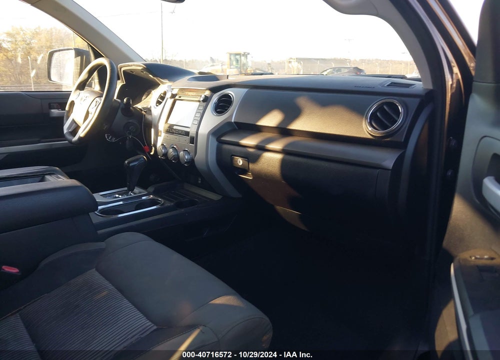 2016 TOYOTA TUNDRA SR5 5.7L V8 VIN: 5TFDW5F1XGX500813