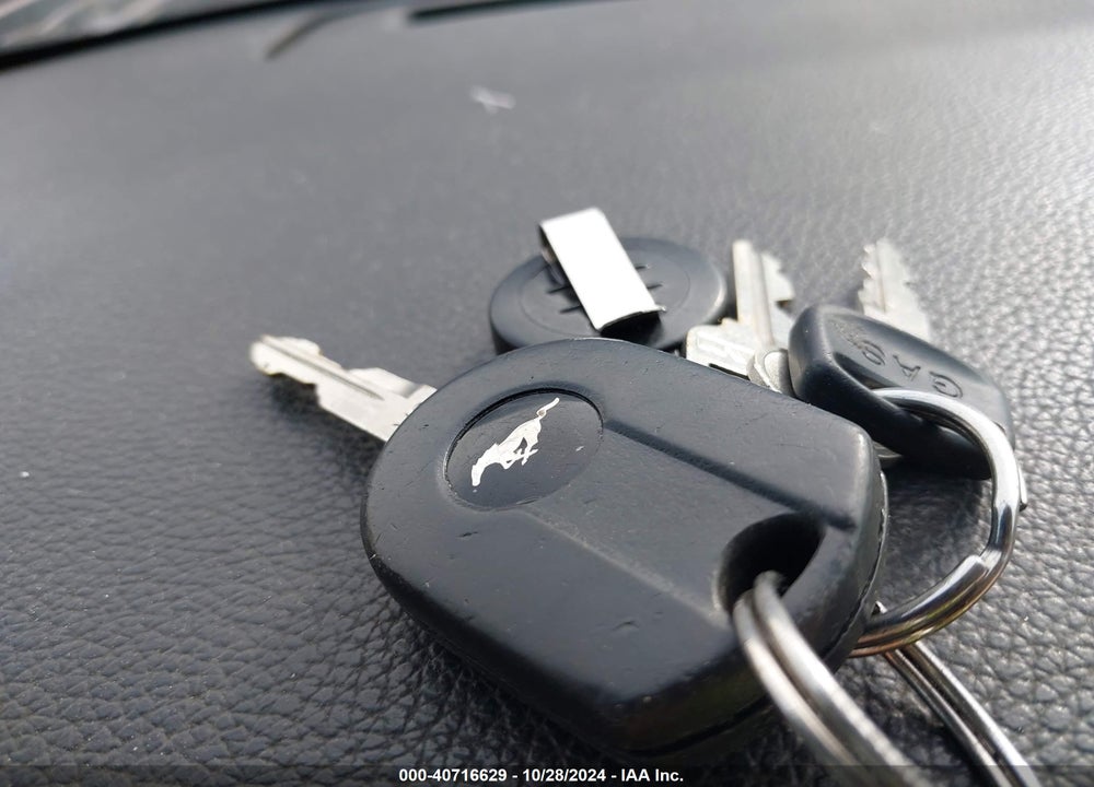 2014 FORD MUSTANG V6 VIN: 1ZVBP8AM5E5203087