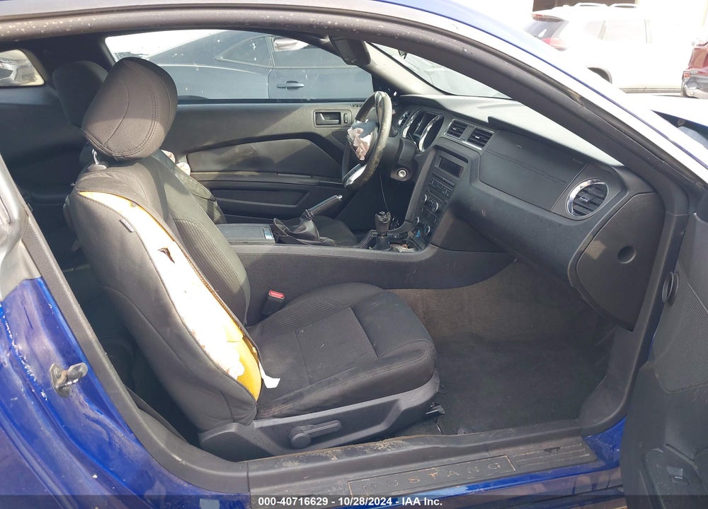 2014 FORD MUSTANG V6 VIN: 1ZVBP8AM5E5203087