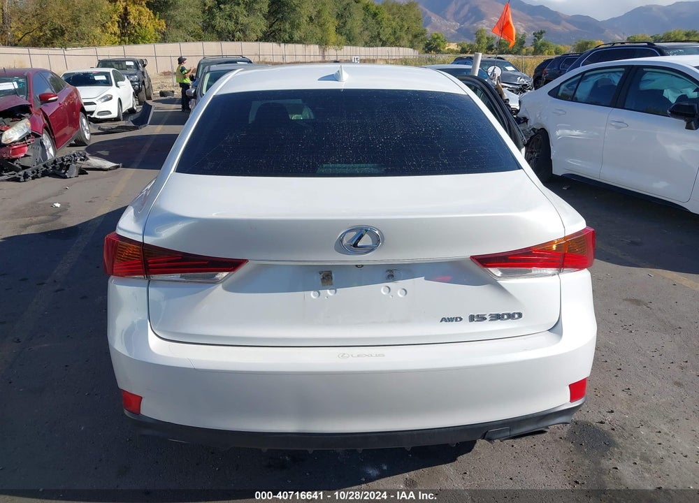2018 LEXUS IS 300 VIN: JTHC81D23J5032838