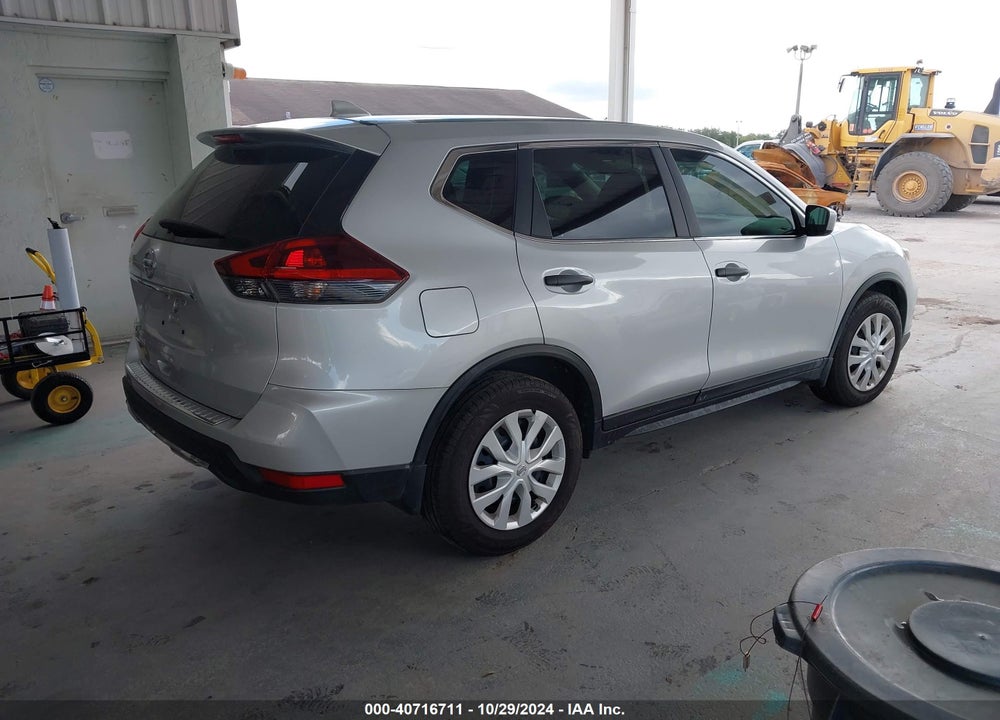2018 NISSAN ROGUE S VIN: 5N1AT2MT8JC711405