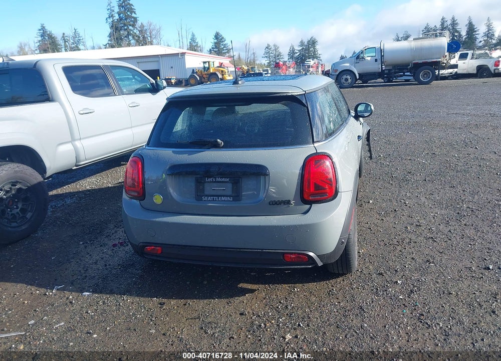 2023 MINI SE HARDTOP COOPER VIN: WMW13DJ07P2T55678