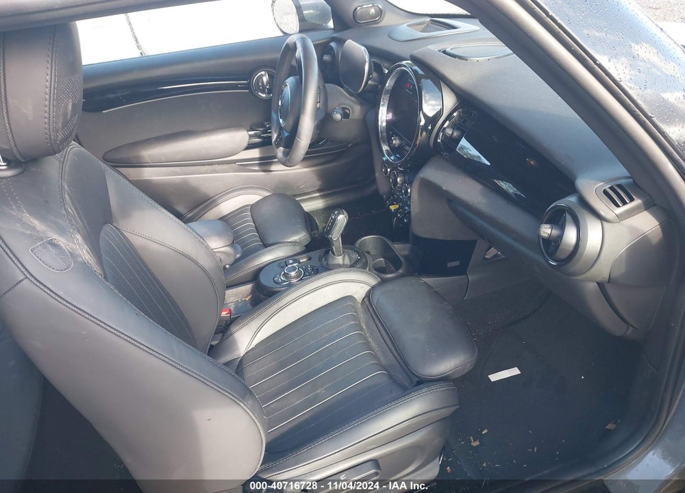 2023 MINI SE HARDTOP COOPER VIN: WMW13DJ07P2T55678