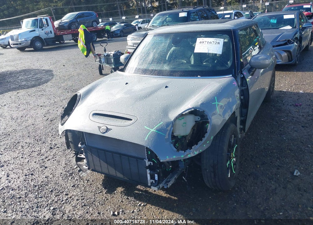 2023 MINI SE HARDTOP COOPER VIN: WMW13DJ07P2T55678
