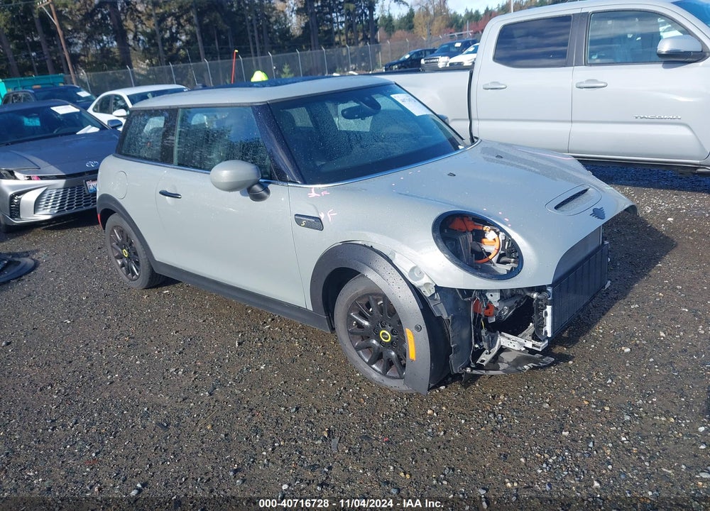 2023 MINI SE HARDTOP COOPER VIN: WMW13DJ07P2T55678