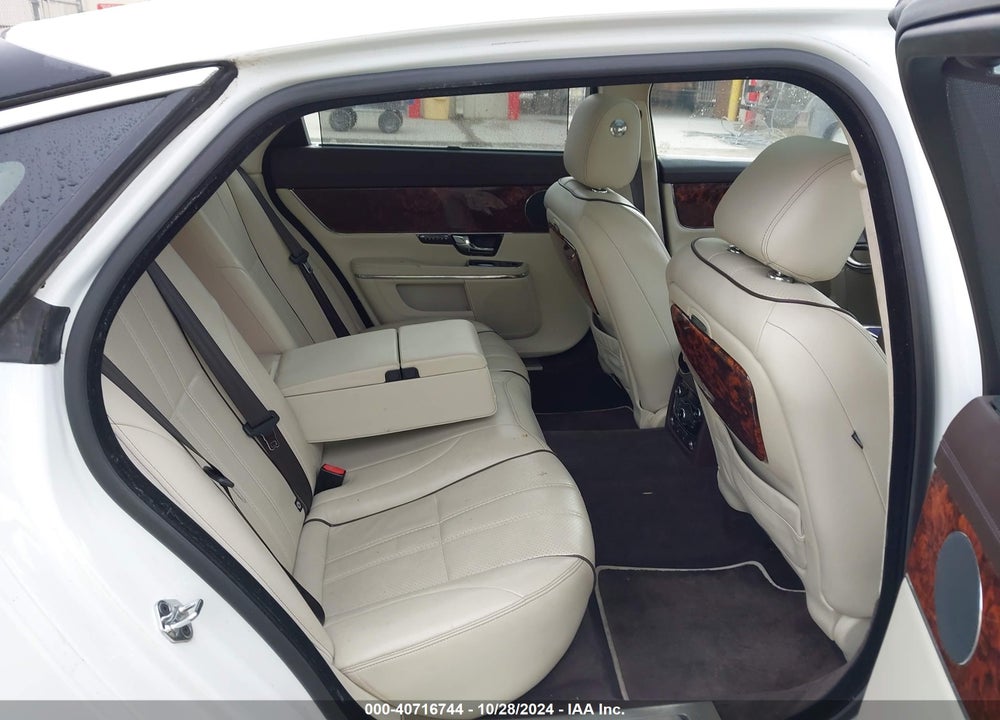 2011 JAGUAR XJ VIN: SAJWA2GB0BLV06876