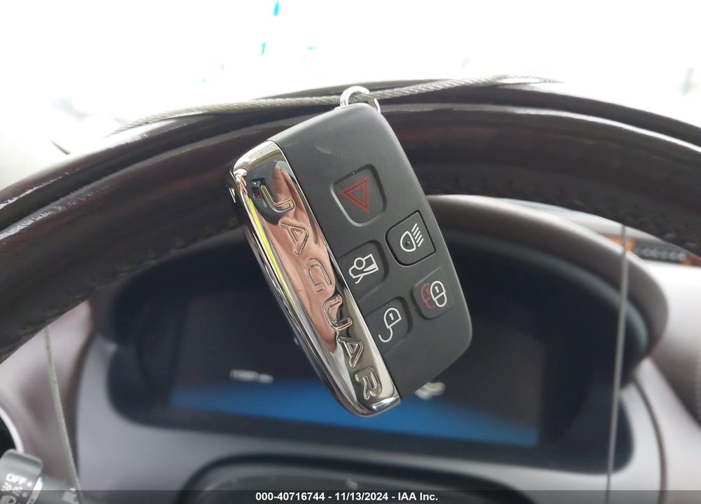 2011 JAGUAR XJ VIN: SAJWA2GB0BLV06876