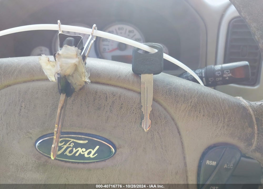 2005 FORD ESCAPE LIMITED VIN: 1FMYU94105KC27730