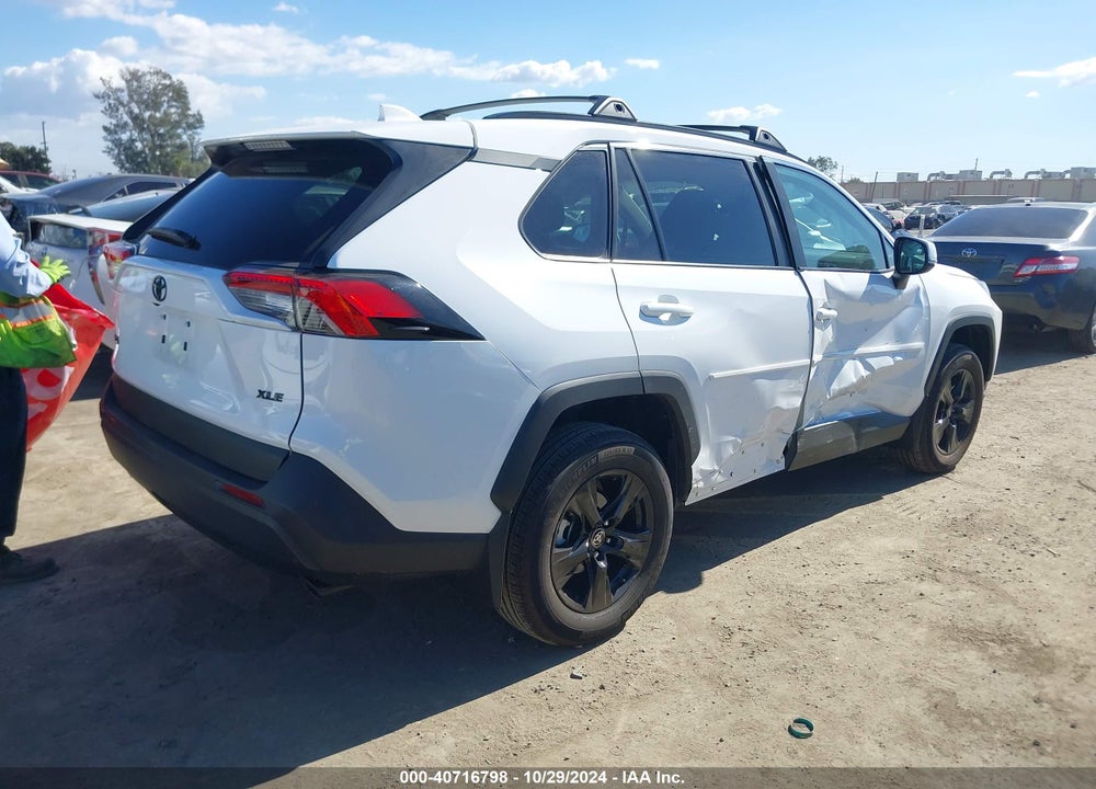 2022 TOYOTA RAV4 XLE VIN: 2T3W1RFV4NC176651