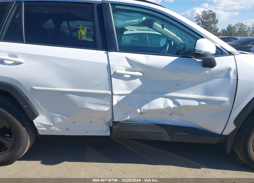 2022 TOYOTA RAV4 XLE VIN: 2T3W1RFV4NC176651