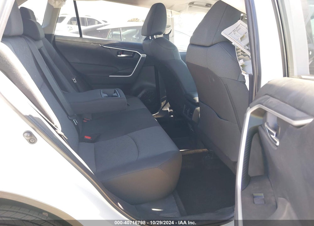 2022 TOYOTA RAV4 XLE VIN: 2T3W1RFV4NC176651