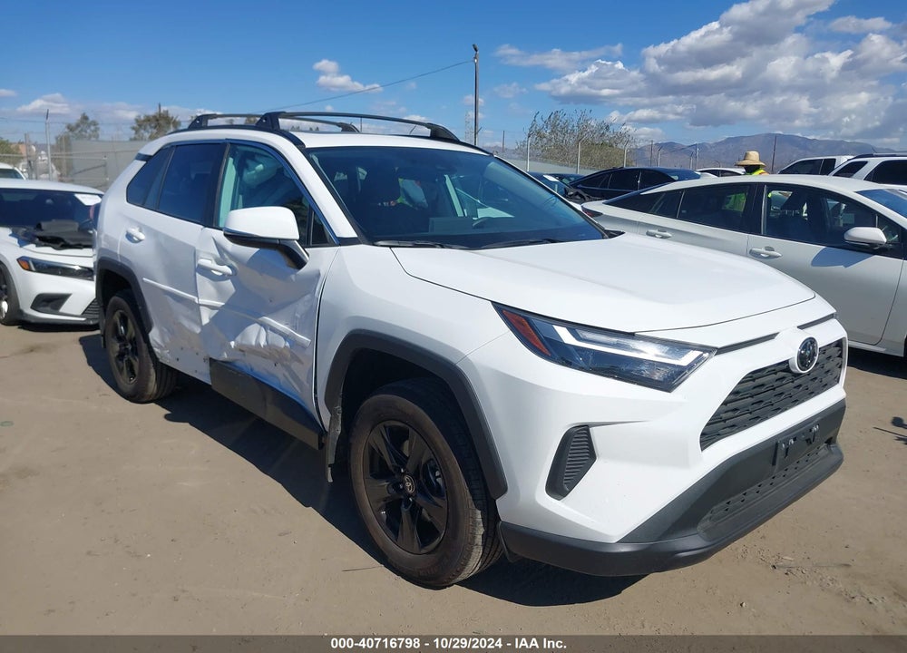 2022 TOYOTA RAV4 XLE VIN: 2T3W1RFV4NC176651