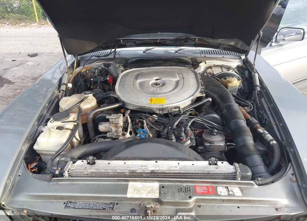 1988 MERCEDES-BENZ 560 SL VIN: WDBBA48D5JA083746