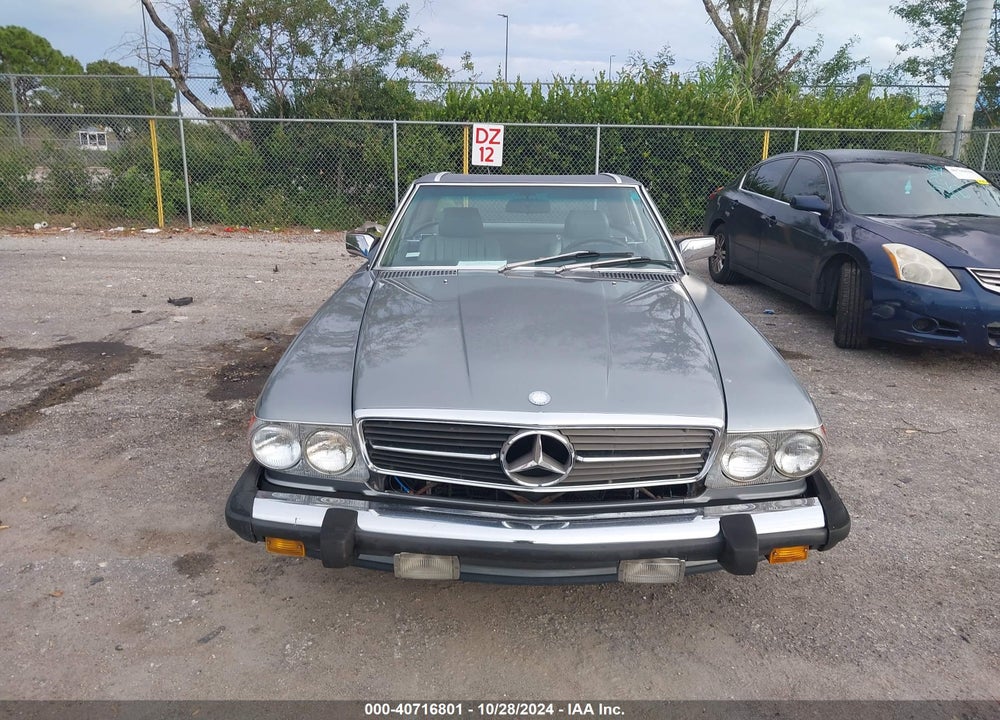 1988 MERCEDES-BENZ 560 SL VIN: WDBBA48D5JA083746