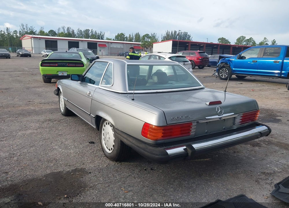 1988 MERCEDES-BENZ 560 SL VIN: WDBBA48D5JA083746