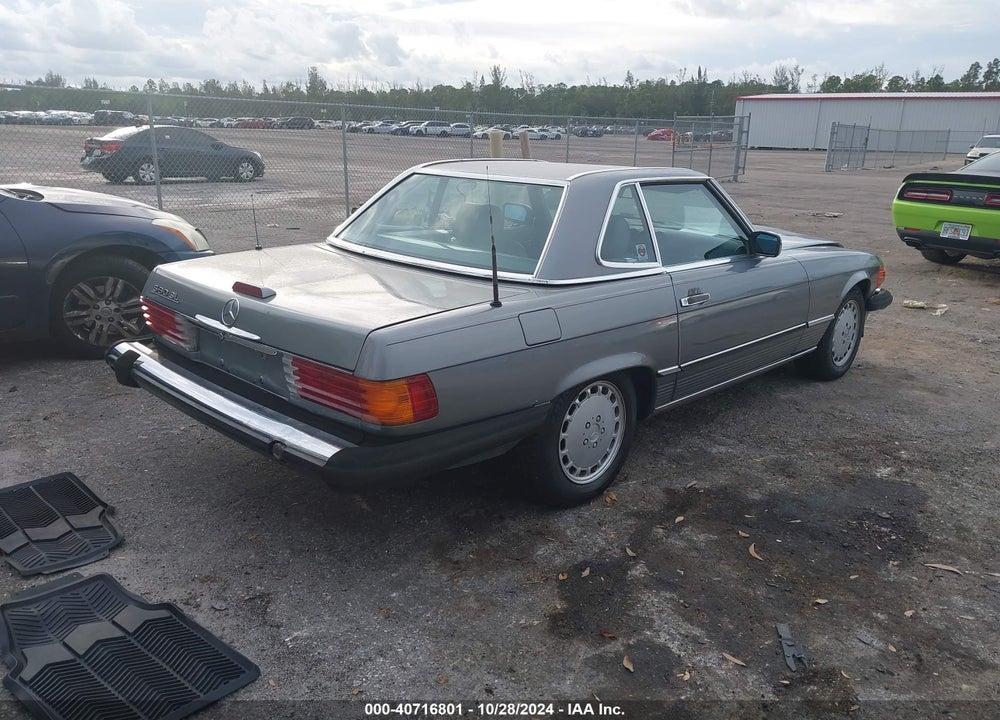 1988 MERCEDES-BENZ 560 SL VIN: WDBBA48D5JA083746