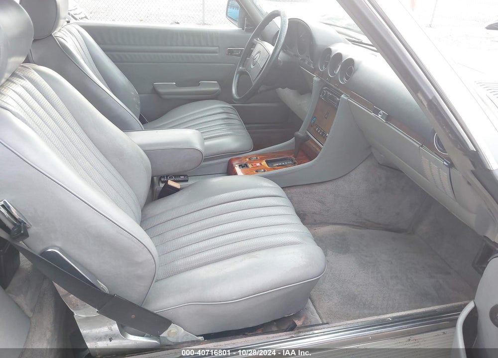 1988 MERCEDES-BENZ 560 SL VIN: WDBBA48D5JA083746