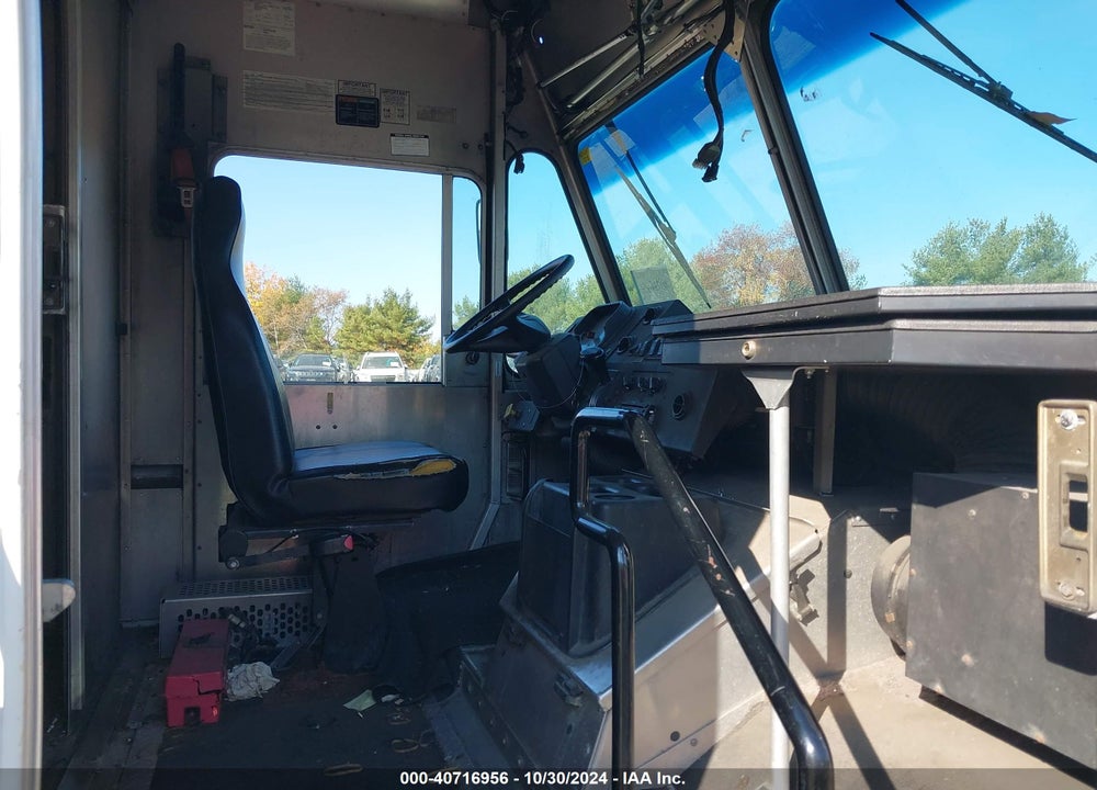 2011 FREIGHTLINER CHASSIS M LINE WALK-IN VAN VIN: 4UZACYDT4BCAY8906