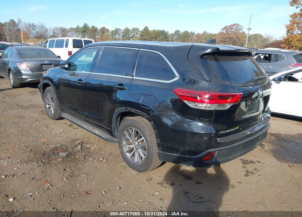 2017 TOYOTA HIGHLANDER XLE VIN: 5TDJZRFH7HS381043