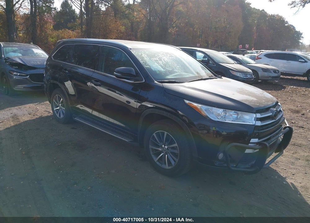 2017 TOYOTA HIGHLANDER XLE VIN: 5TDJZRFH7HS381043