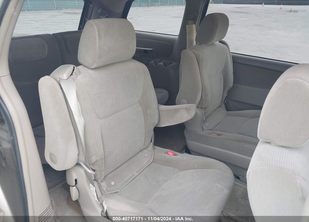 2005 TOYOTA SIENNA LE VIN: 5TDZA23C35S264128