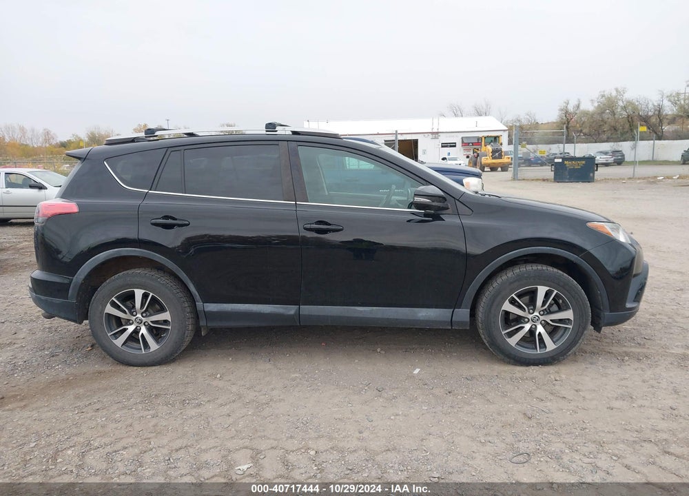 2018 TOYOTA RAV4 ADVENTURE/XLE VIN: 2T3RFREV9JW800341