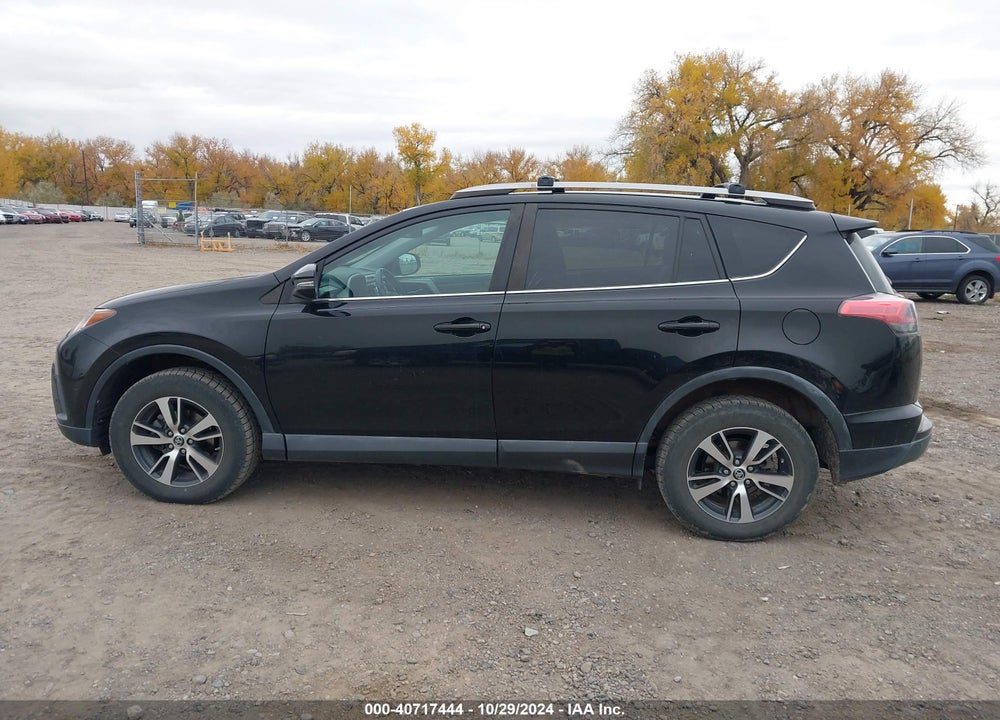 2018 TOYOTA RAV4 ADVENTURE/XLE VIN: 2T3RFREV9JW800341