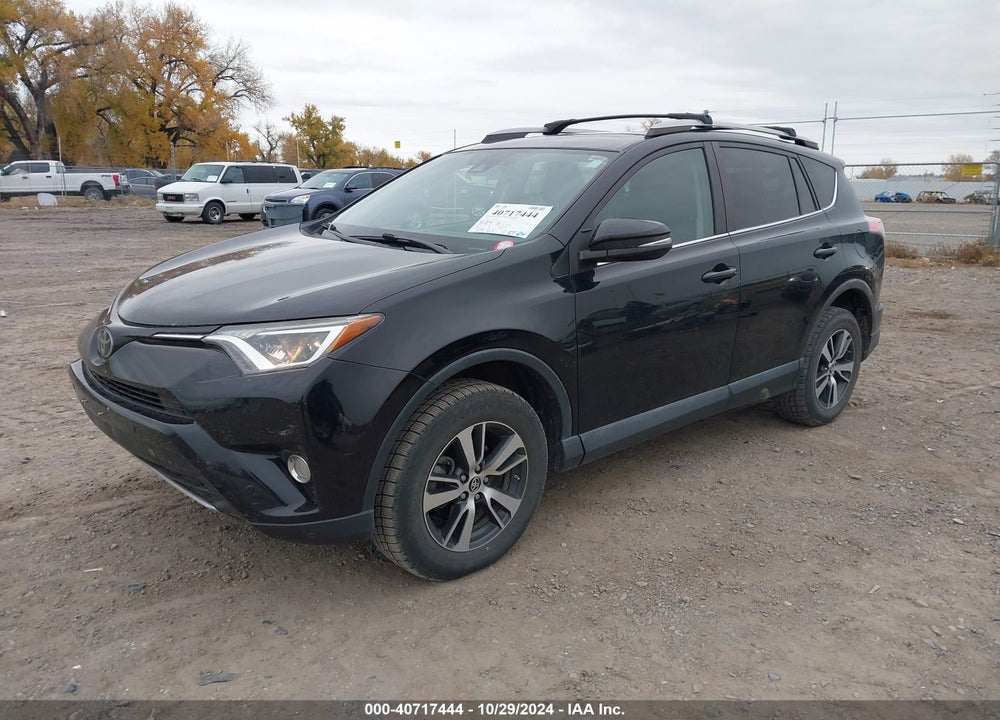 2018 TOYOTA RAV4 ADVENTURE/XLE VIN: 2T3RFREV9JW800341
