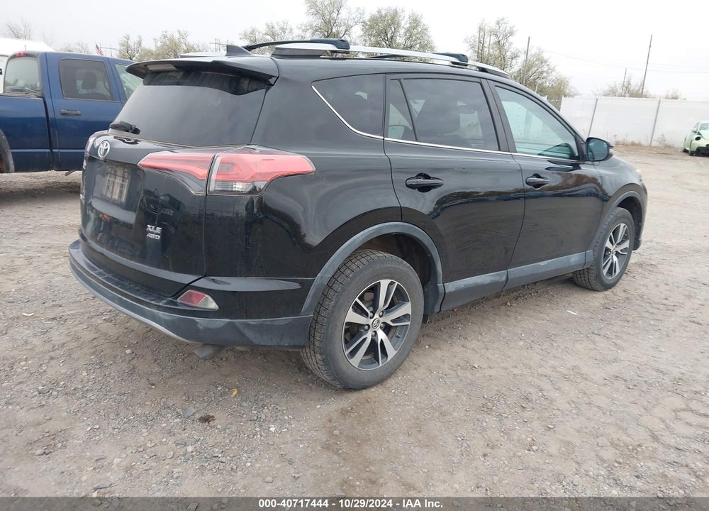 2018 TOYOTA RAV4 ADVENTURE/XLE VIN: 2T3RFREV9JW800341