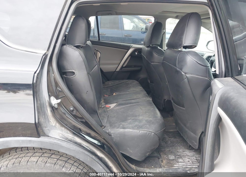 2018 TOYOTA RAV4 ADVENTURE/XLE VIN: 2T3RFREV9JW800341