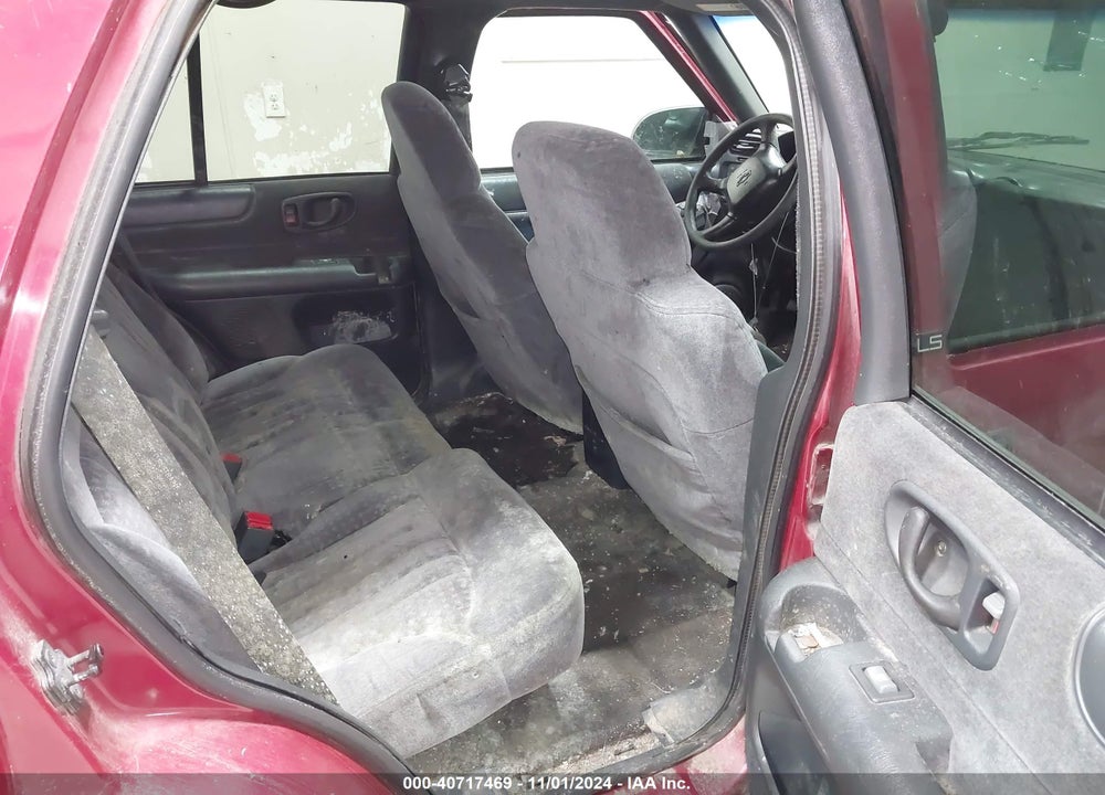 2000 CHEVROLET BLAZER LS VIN: 1GNDT13W4YK282097
