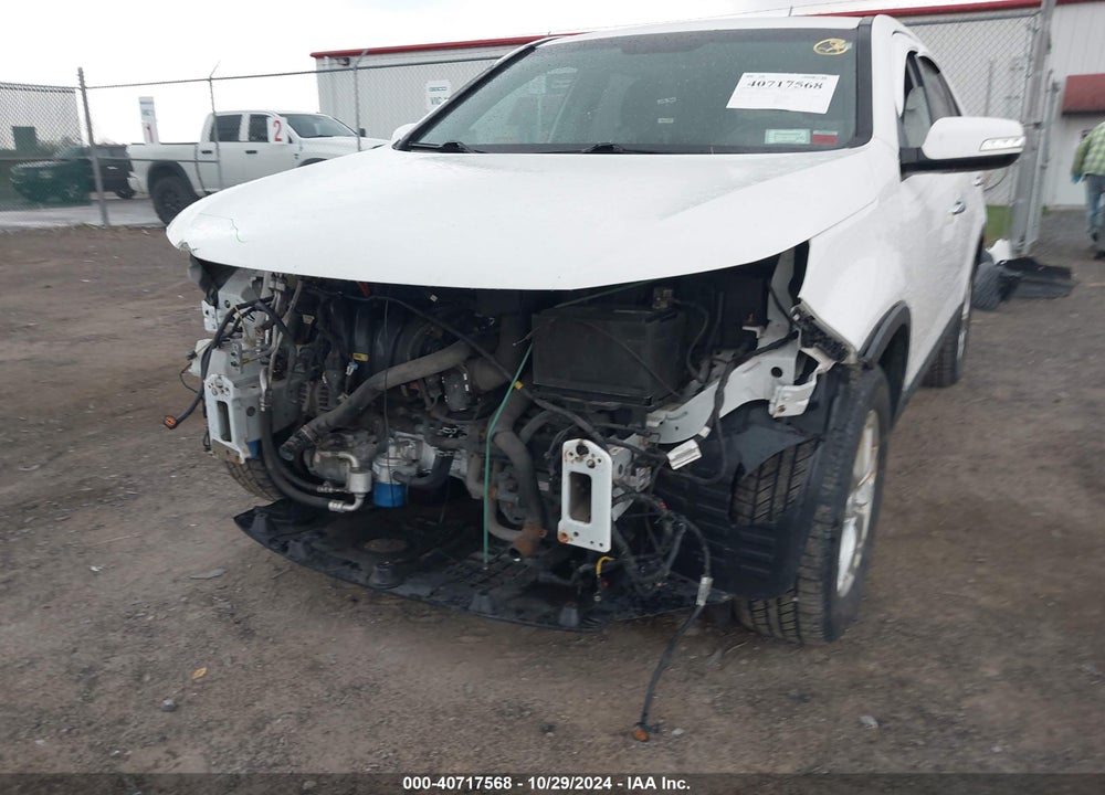 2014 KIA SORENTO LX VIN: 5XYKTCA67EG470080