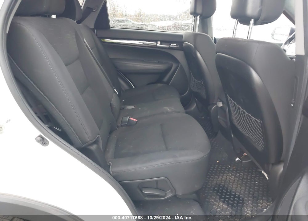2014 KIA SORENTO LX VIN: 5XYKTCA67EG470080