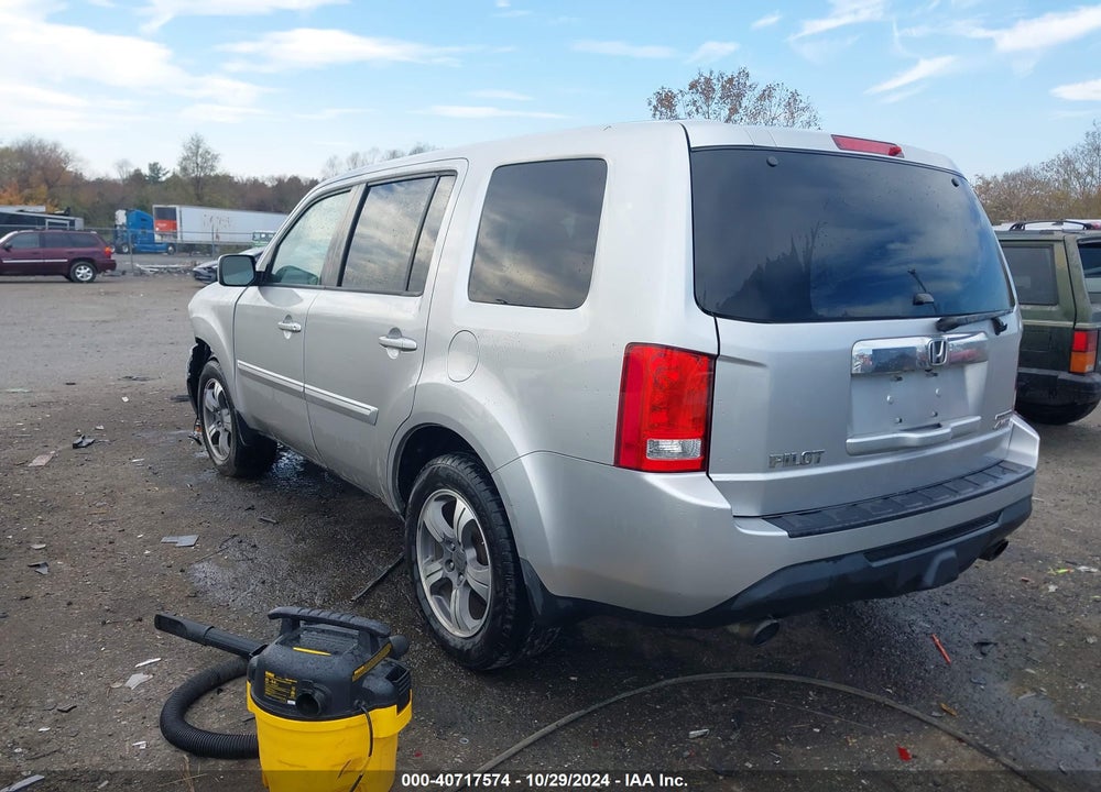 2015 HONDA PILOT SE VIN: 5FNYF4H33FB077141