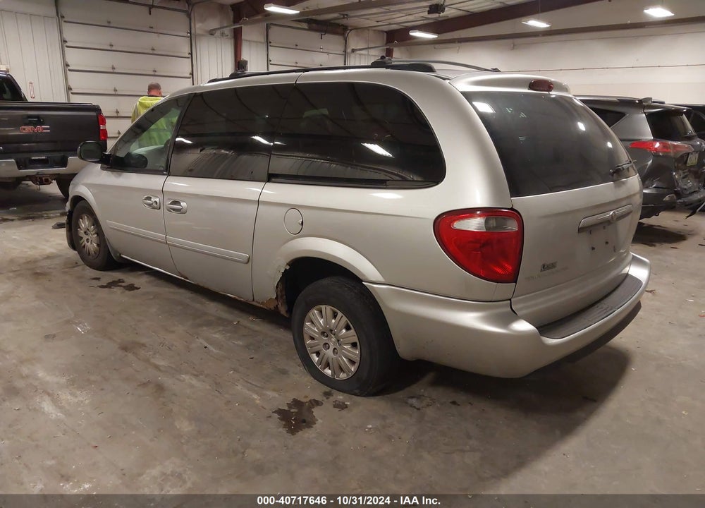 2005 CHRYSLER TOWN & COUNTRY LX VIN: 2C4GP44R45R123985